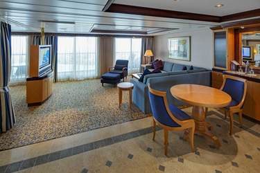 RCI, Serenade of the Seas, Owner's Suite 1 Bedroom 3.jpg